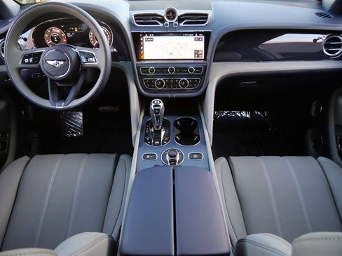 New 2025 Bentley Bentayga Extended Wheelbase image 4