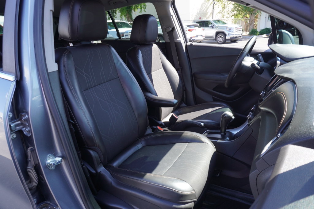 Certified 2020 Chevrolet Trax LT w/ LT Convenience Package FWD image 15