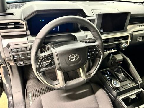 Used 2025 Toyota Tacoma TRD Off-Road AWD/4WD image 15