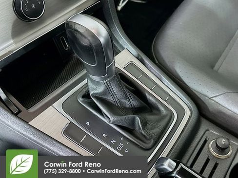 Used 2015 Volkswagen Golf S image 15