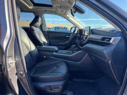 Used 2023 Toyota Highlander XLE image 37