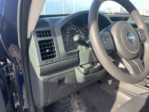 Used 2012 Jeep Liberty Sport image 15