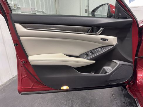 Used 2018 Honda Accord Touring image 20