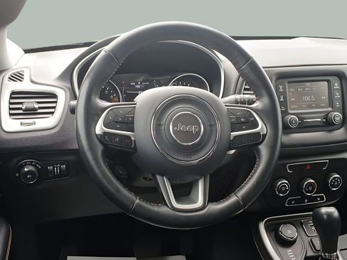 Used 2018 Jeep Compass Latitude w/ Cold Weather Group AWD/4WD image 9