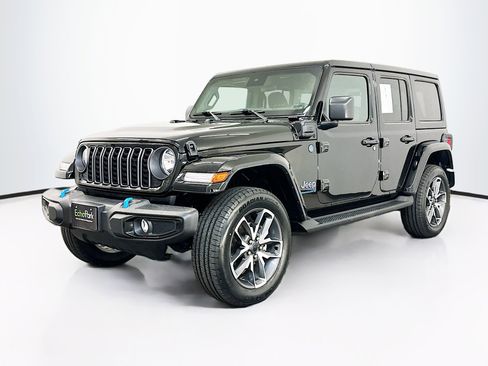 Used 2024 Jeep Wrangler Unlimited w/ Convenience Group AWD/4WD image 3