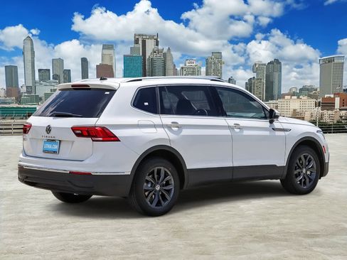 Certified 2022 Volkswagen Tiguan SE FWD image 4