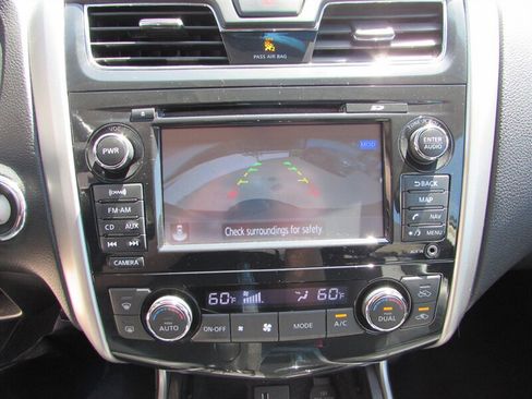 Used 2013 Nissan Altima 2.5 SL w/ Technology Pkg FWD image 18