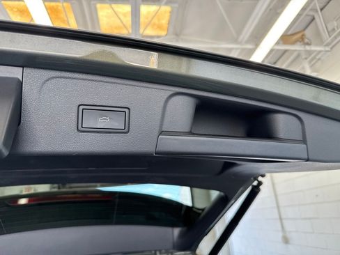 Used 2024 Volkswagen Atlas Peak Edition SE AWD/4WD image 12
