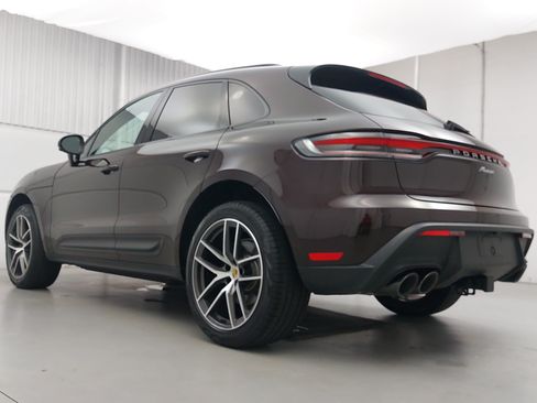 Certified 2026 Porsche Macan AWD/4WD image 3