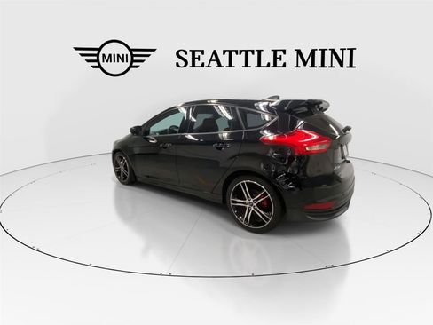 Used 2018 Ford Focus ST w/ Equipment Group 402A FWD image 8