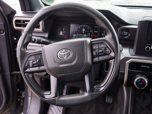 Certified 2025 Toyota Tacoma SR5 AWD/4WD image 31