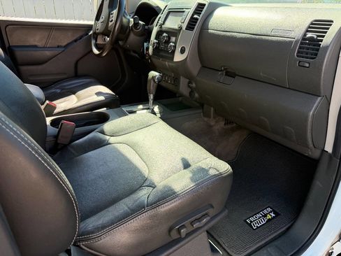 Used 2017 Nissan Frontier PRO-4X image 11