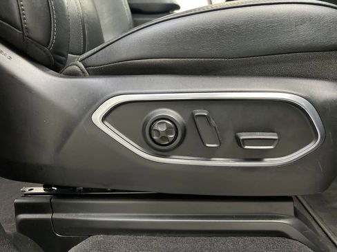 Used 2024 Jeep Wagoneer L Series II image 25