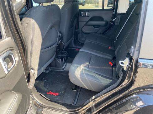 Used 2021 Jeep Wrangler Unlimited Sahara w/ Uconnect 4C Nav & Sound Group image 19