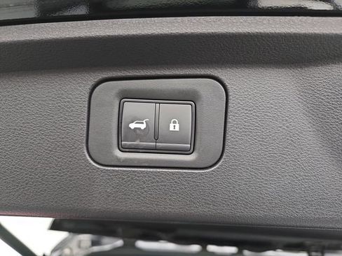 Used 2025 Nissan Armada SL image 42