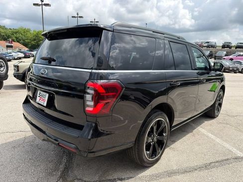 Used 2024 Ford Expedition Limited AWD/4WD image 7