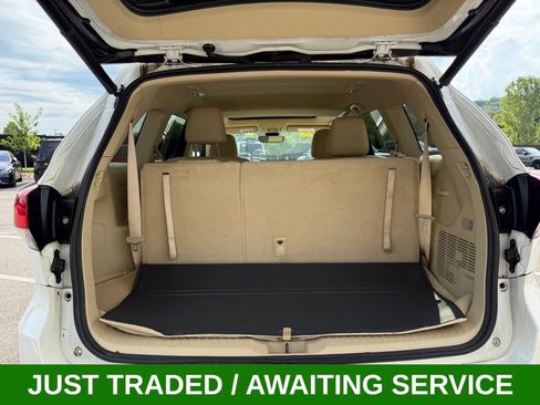 Used 2017 Toyota Highlander XLE w/ Carpet Mat Package AWD/4WD image 17