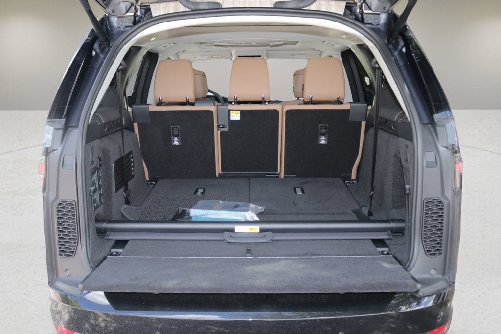 New 2026 Land Rover Discovery Limited Edition AWD/4WD image 15