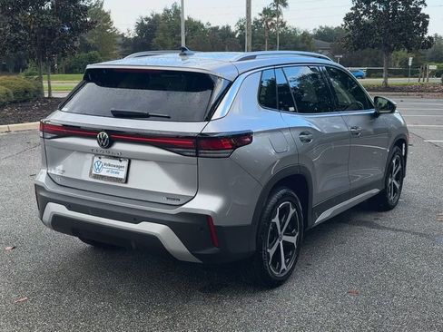 New 2025 Volkswagen Tiguan SE image 8