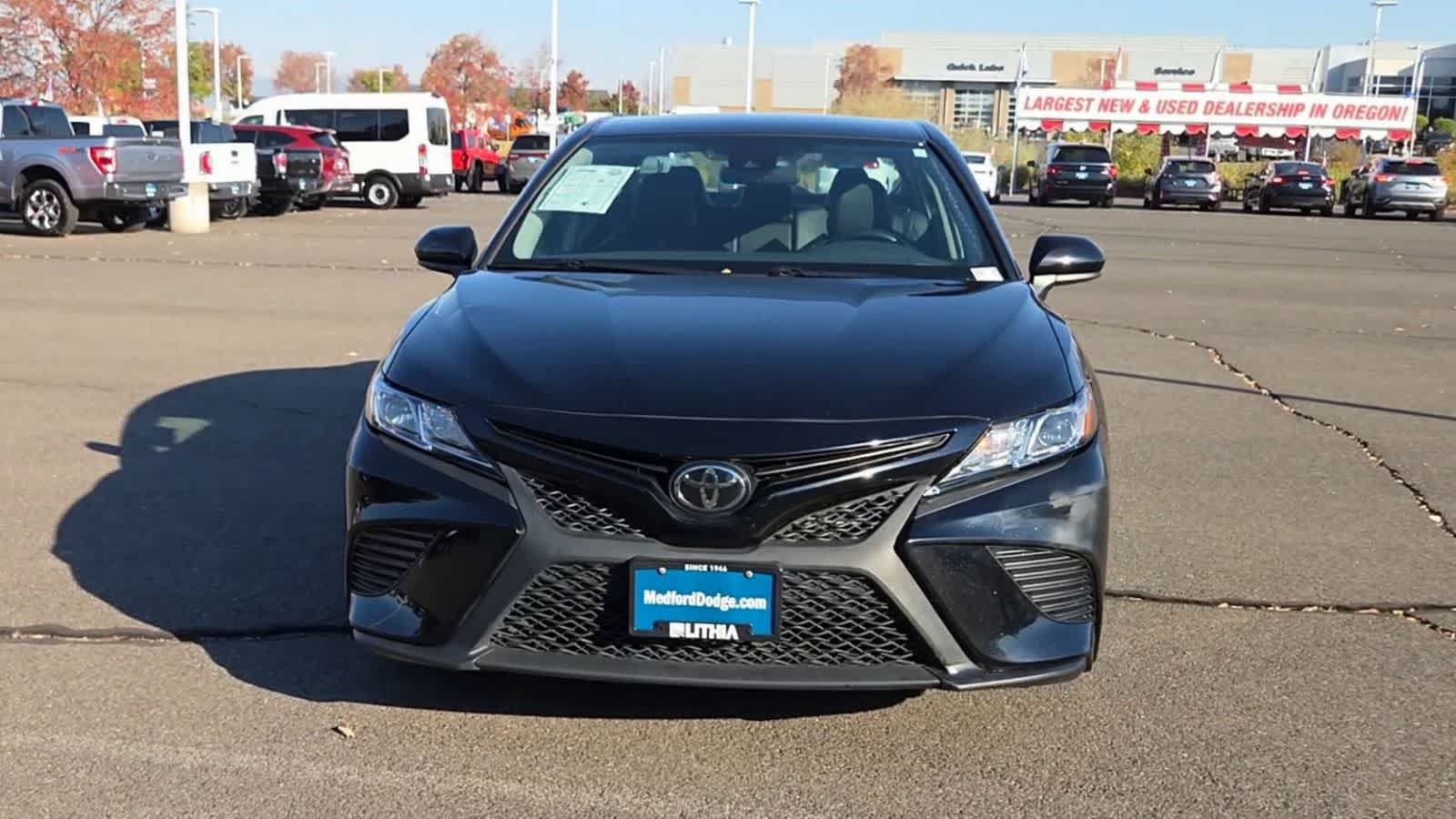 Used 2020 Toyota Camry SE FWD image 3