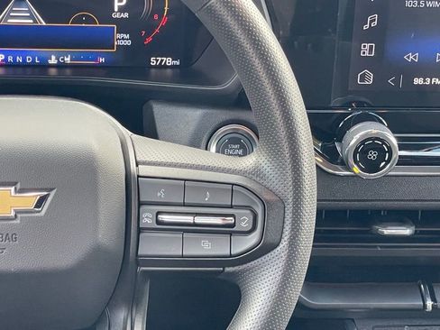 Used 2025 Chevrolet Colorado W/T image 14