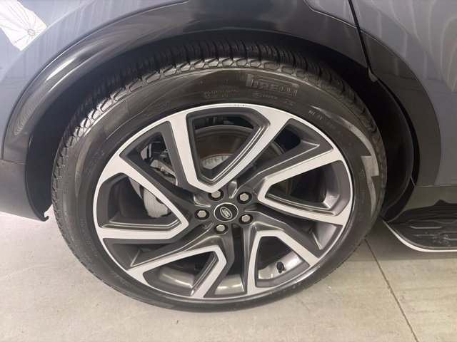 Certified 2025 Land Rover Discovery Dynamic SE AWD/4WD image 24