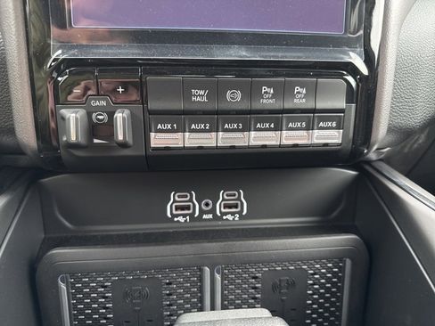 New 2026 RAM 2500 Laramie w/ Night Edition image 38