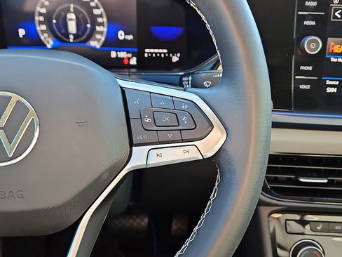 Certified 2023 Volkswagen Taos SE image 16