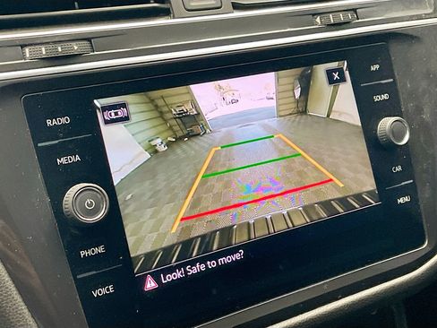 Used 2023 Volkswagen Tiguan SE R-Line image 9