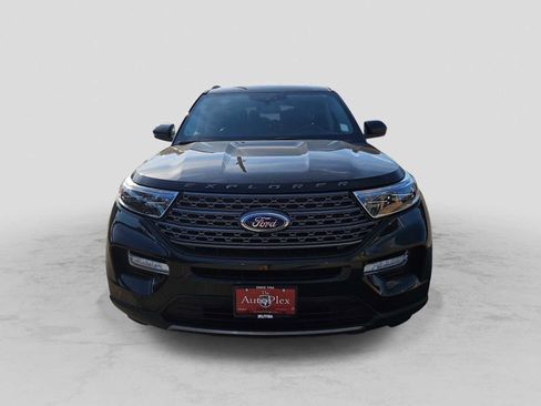 Used 2022 Ford Explorer XLT w/ Equipment Group 202A image 3
