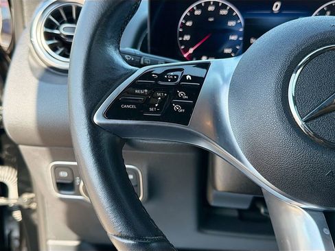 Used 2024 Mercedes-Benz GLB 250 image 34