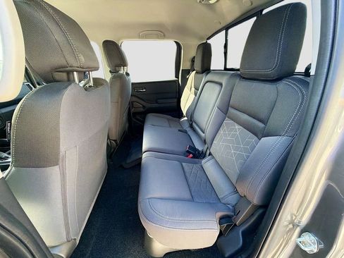 Certified 2025 Nissan Frontier SV image 25