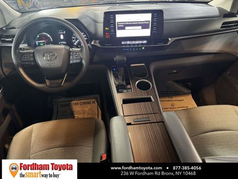 Used 2024 Toyota Sienna LE FWD image 14