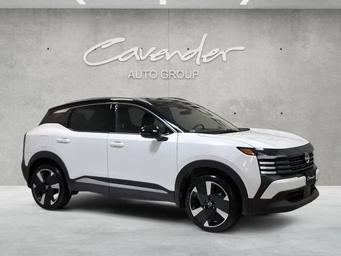 Certified 2025 Nissan Kicks SR image 2