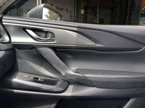 Used 2018 MAZDA CX-9 Touring FWD image 11