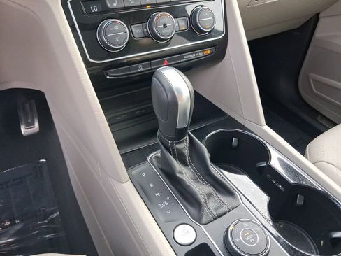Certified 2022 Volkswagen Atlas SEL R-Line AWD/4WD image 23