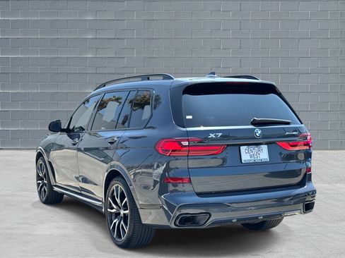 Used 2022 BMW X7 xDrive40i w/ M Sport Package AWD/4WD image 3