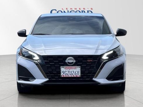 Used 2023 Nissan Altima 2.5 SR w/ SR Premium Package FWD image 9