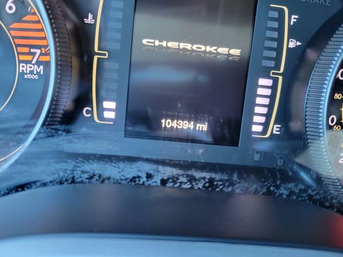 Used 2016 Jeep Cherokee Sport image 15