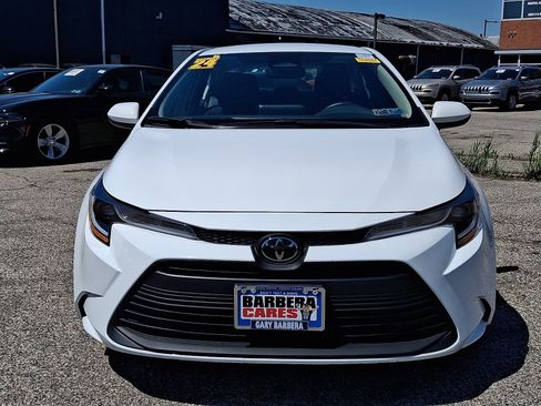 Used 2024 Toyota Corolla LE FWD image 2