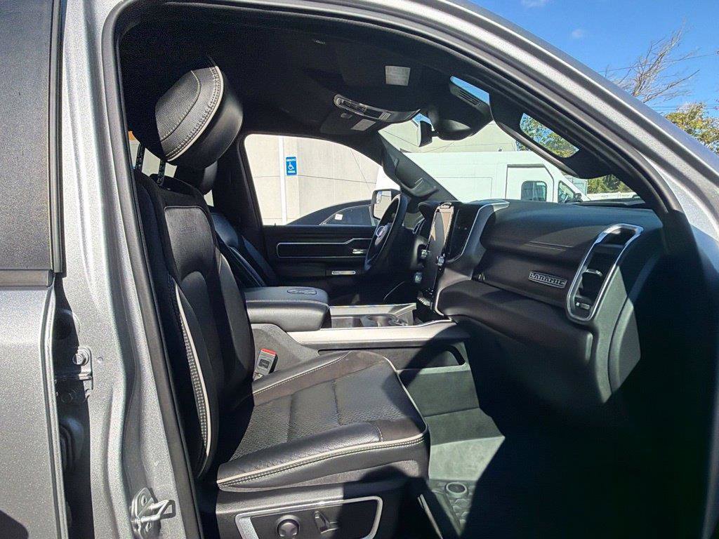 Used 2023 RAM 1500 Laramie AWD/4WD image 18