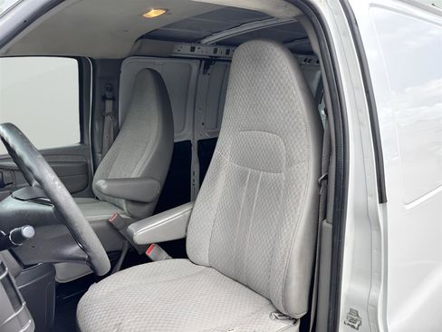 Used 2010 Chevrolet Express 2500 Extended image 12