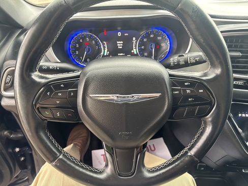 Used 2018 Chrysler Pacifica Touring-L Plus FWD image 24