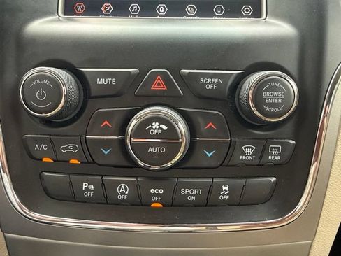 Used 2021 Jeep Grand Cherokee Laredo AWD/4WD image 24