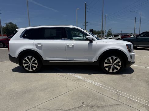 Certified 2021 Kia Telluride EX w/ EX Premium Package FWD image 3