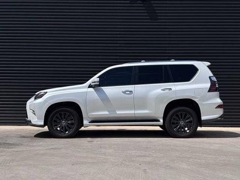 Used 2023 Lexus GX 460 Luxury w/ Sport Design Package AWD/4WD image 2