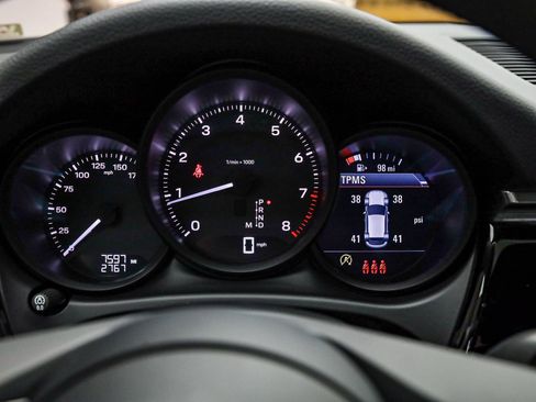 Used 2025 Porsche Macan image 29