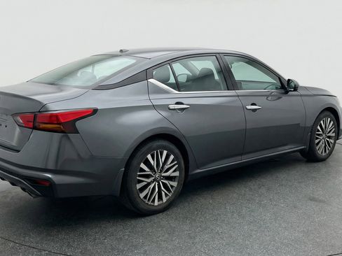 Used 2025 Nissan Altima 2.5 SV image 9