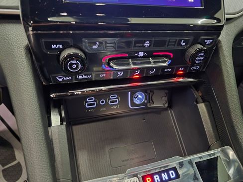 New 2025 Jeep Grand Cherokee Laredo w/ Luxury Tech Group I RWD image 25
