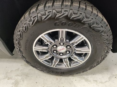 Used 2025 GMC Sierra 1500 AT4 AWD/4WD image 4